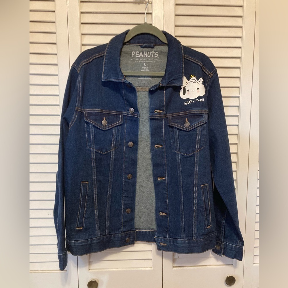 PEANUTS Snoopy Jean Trucker Jacket Button Front Denim Blue Size Large - Picture 2 of 10